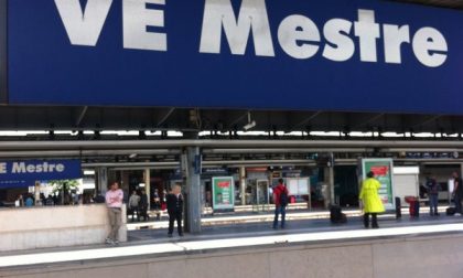 Ladro seriale arrestato in stazione a Mestre: rubava i trolley dei turisti