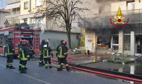 Mestre, incendio in un negozio: danni ingenti