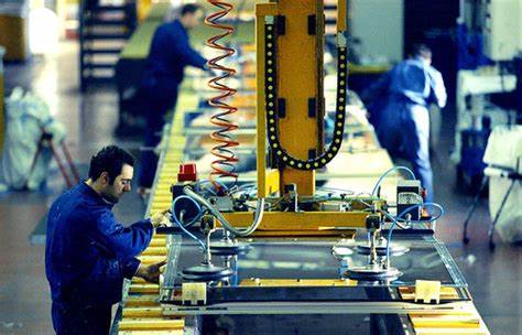 Produzione industriale al +0,3%: è spettro stagnazione