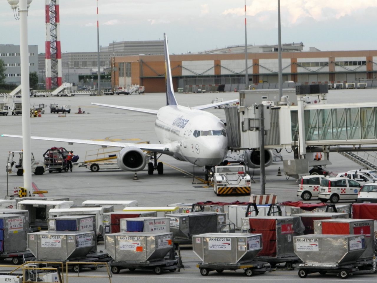 All’aeroporto Marco Polo voli ridotti all’osso per il Coronavirus