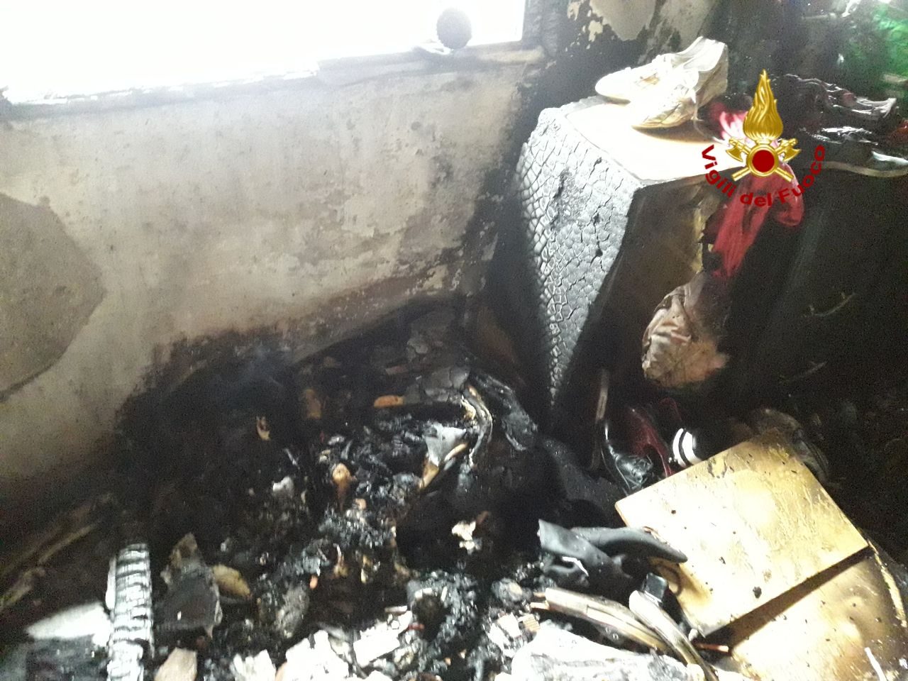 Asciugatrice in fiamme, anziano salvato dai Vigili del fuoco a Musile