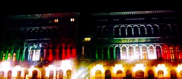 Venezia: le facciate istituzionali si illuminano con il tricolore