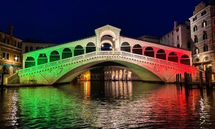 Venezia risorge: la città metropolitana si accende con il tricolore GALLERY