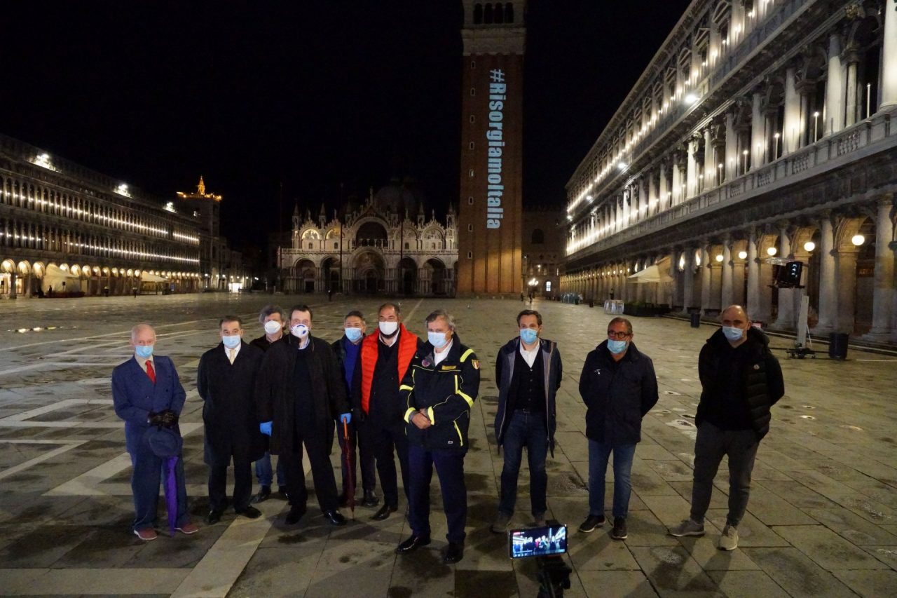Flash Mob in piazza San Marco: ristoratori e attività commerciali pronte a ripartire