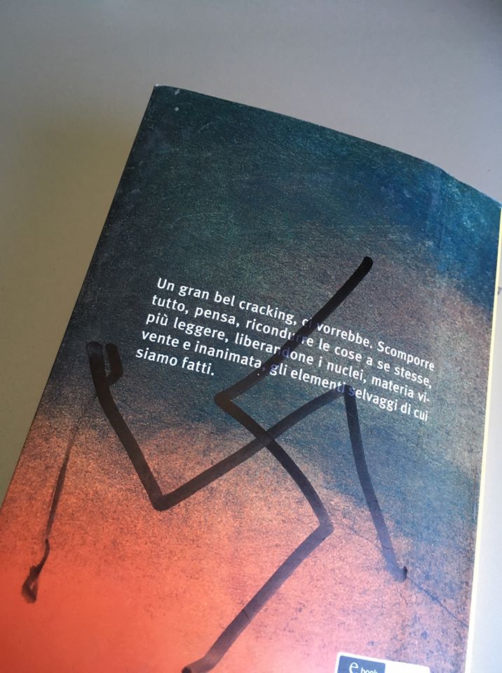Simboli nazisti e pagine bruciate in un libro di Gianfranco Bettin trovato al Municipio di Marghera: ecco cosa è successo