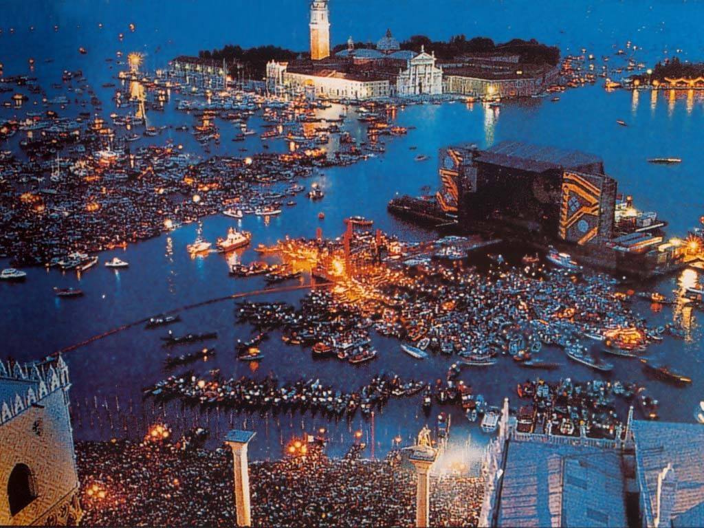 Brugnaro: ripartire dagli eventi. La proposta? Un concerto sull’acqua che fa discutere