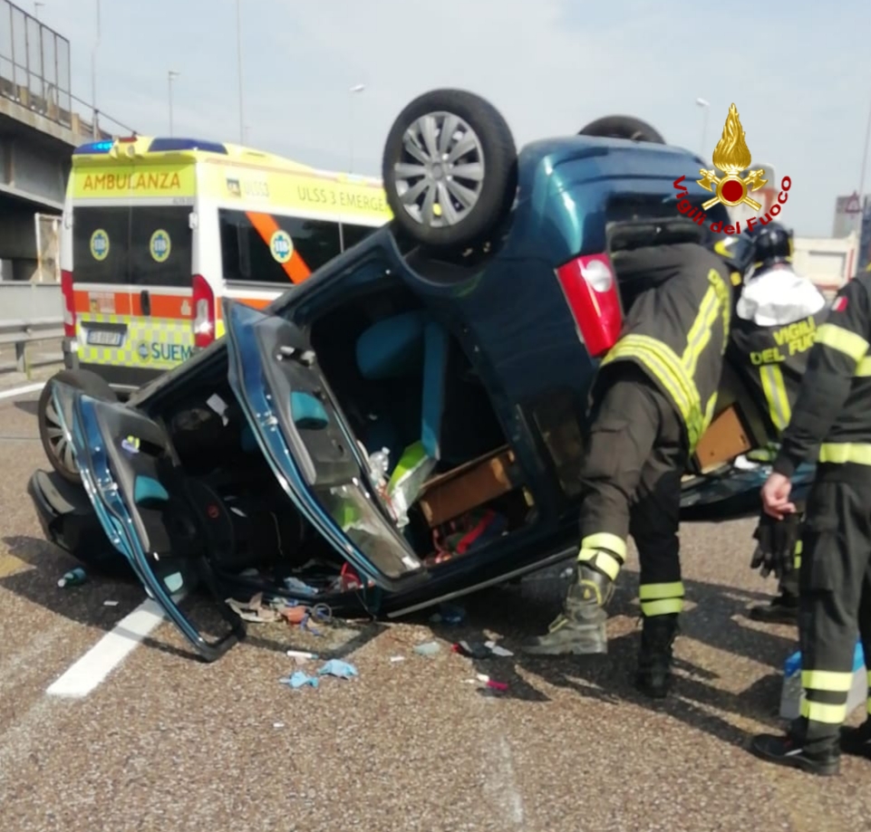 Incidente in via Rampa Cavalcavia: intervengono i Vigili del Fuoco