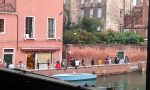 A Venezia è spritz mania...ma le mascherine?