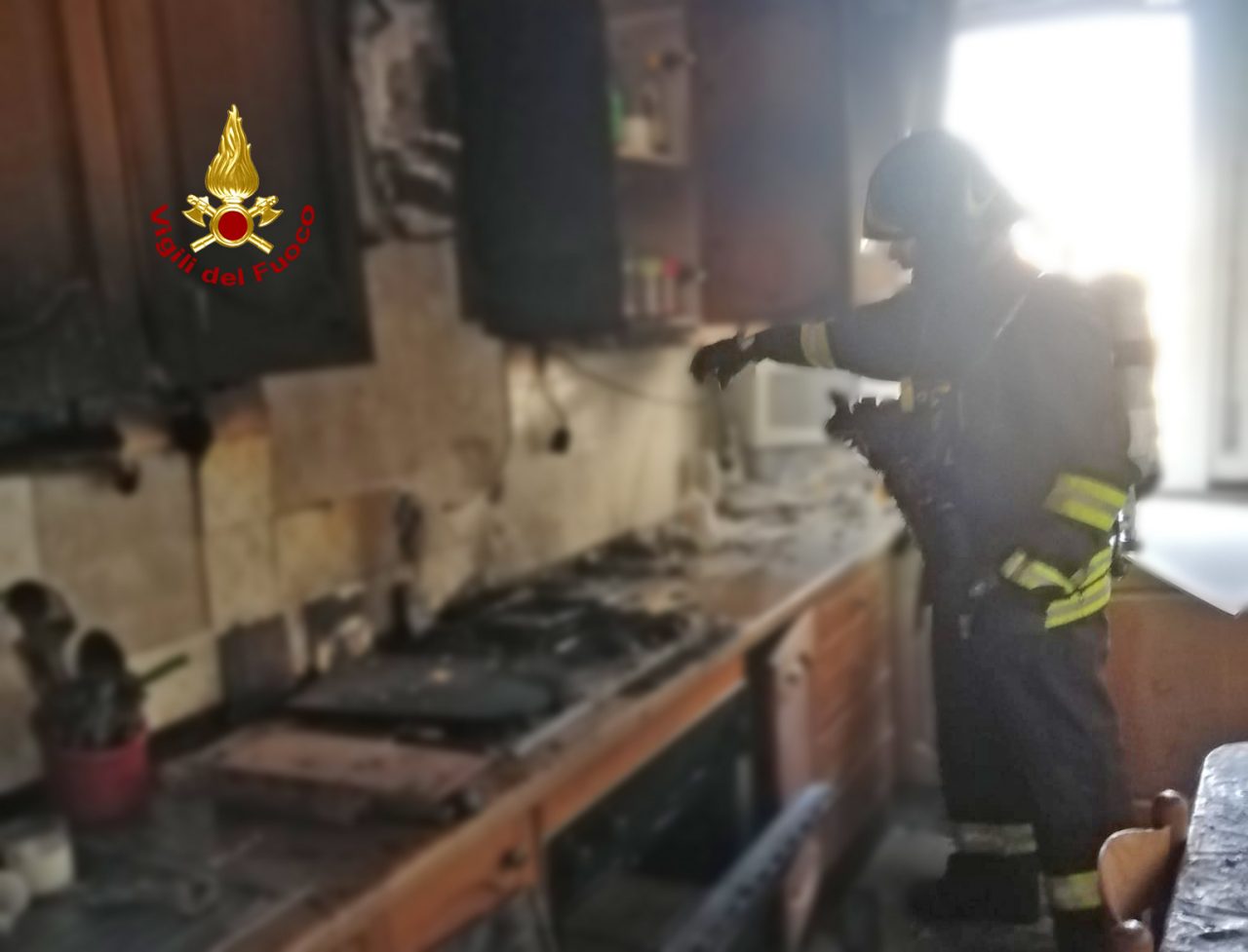 Incendio a Marghera: prende fuoco la cucina di un appartamento