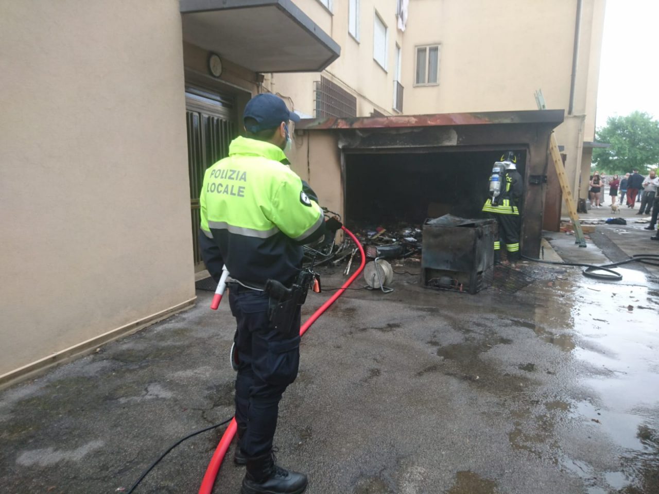 Incendio a Marghera: distrutto un garage in via Trieste