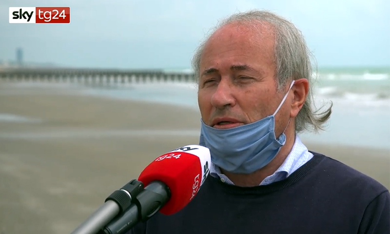 Verso ombrelloni dimezzati, ma quando la riapertura? “Jesolo è pronta a disobbedire”
