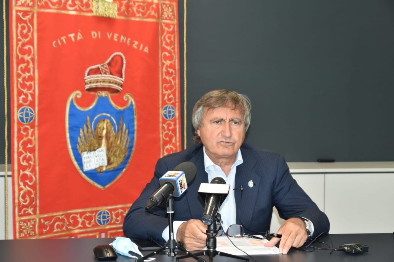 Trasporti, il sindaco Brugnaro: “Preoccupati ma Avm rimarrà pubblica e in salute.”