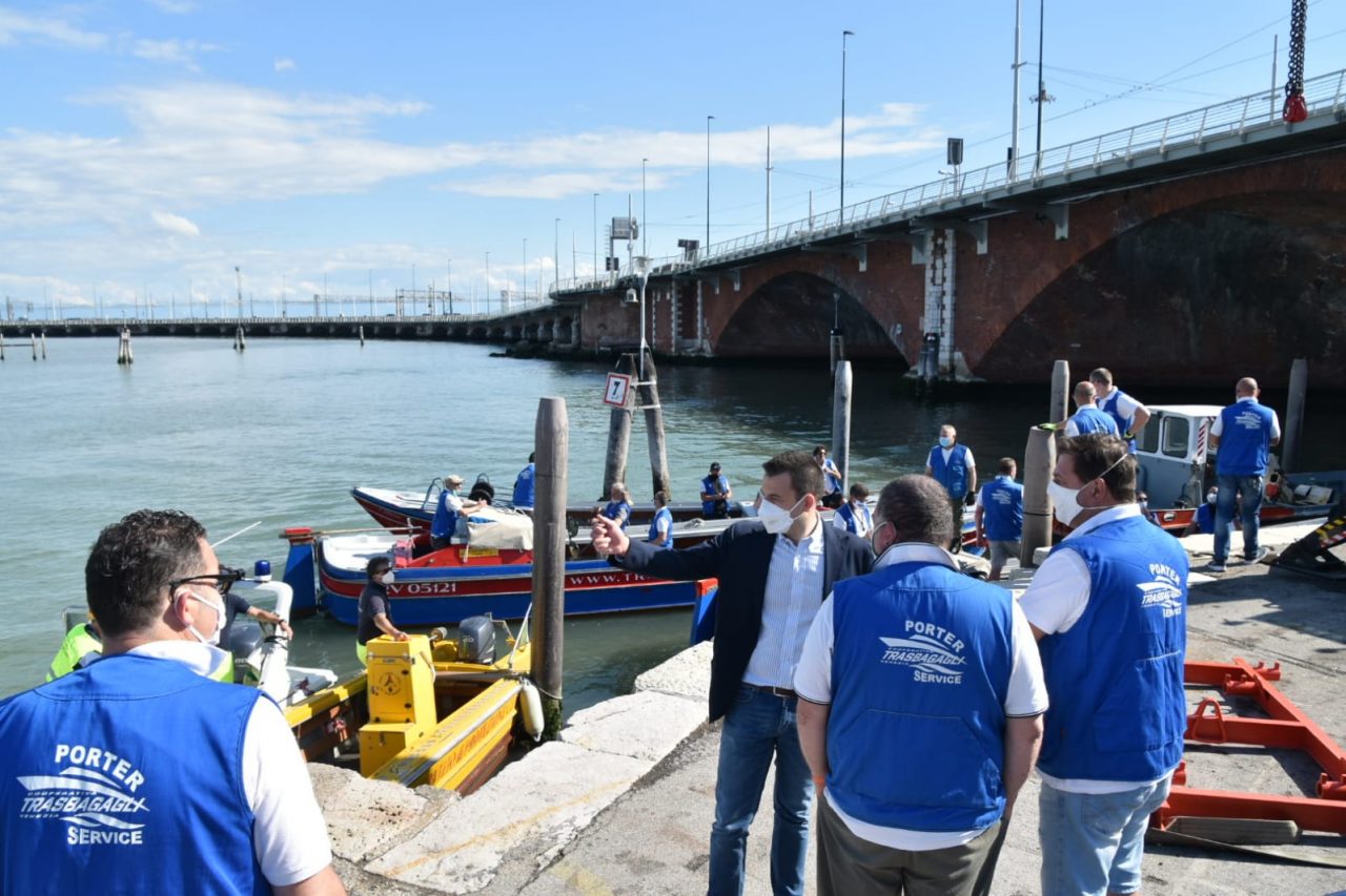 Famiglie veneziane in difficoltà: continua l’impegno del comune per la distribuzione di prodotti alimentari