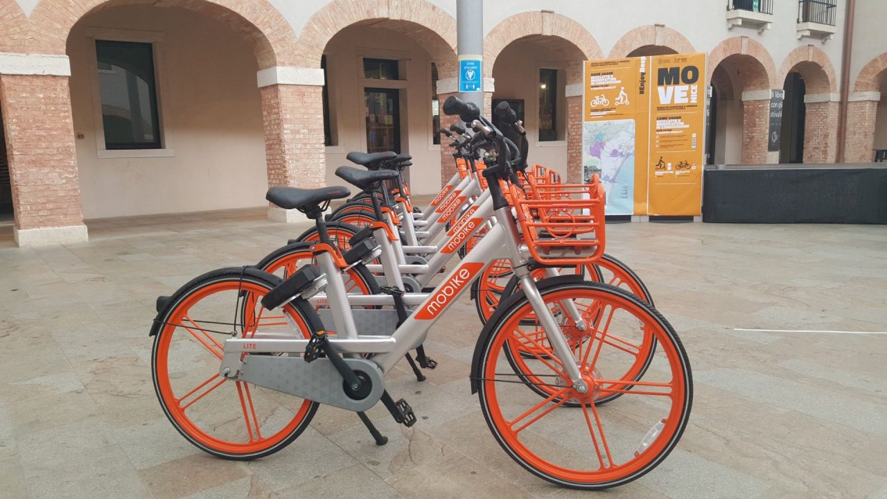 Si prenota tramite App e si va a spasso per Lido, Terraferma e Pellestrina: ecco il nuovo servizio di bike sharing GALLERY