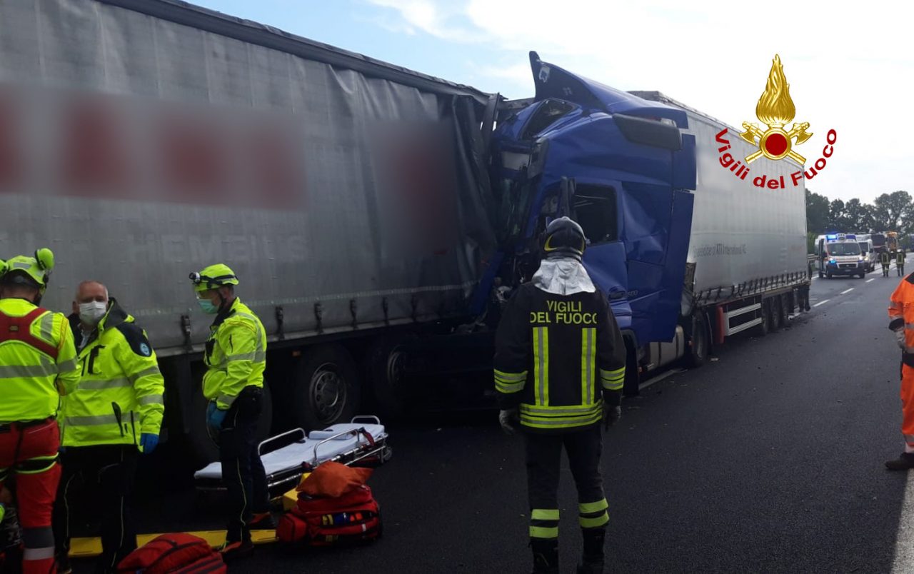 Incidente sulla A4 tra San Stino di Livenza e Portogruaro: un ferito e tre veicoli pesanti coinvolti GALLERY