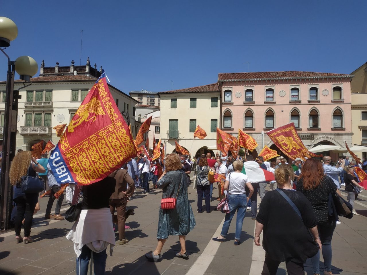 Piazza Ferretto: manifestazione di Forza Italia per i diritti dei lavoratori GALLERY
