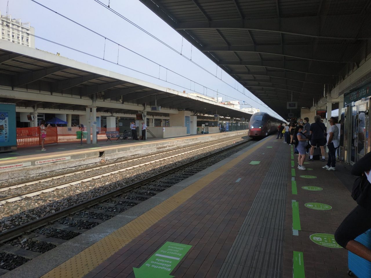 Anziano si dimentica di scendere dal treno: torna a casa grazie alla Polizia Ferroviaria