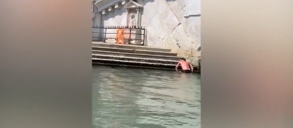 Turismo? No, grazie: tra tuffi in laguna e pic nic improvvisati, i veneziani non ci stanno