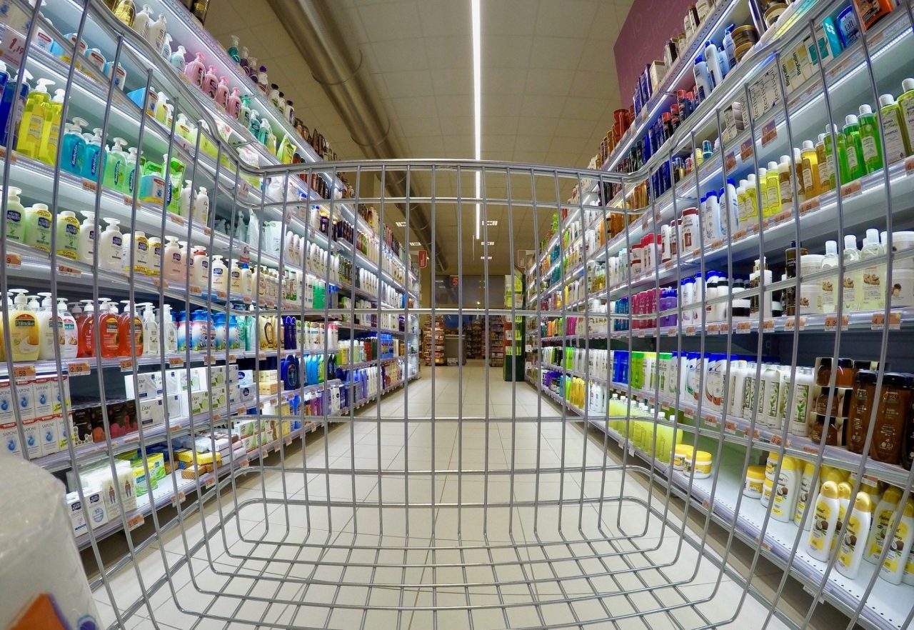 Mira, distanza nei supermercati: meno di un metro tra i clienti e le casse, cinque giorni di chiusura per il Conad