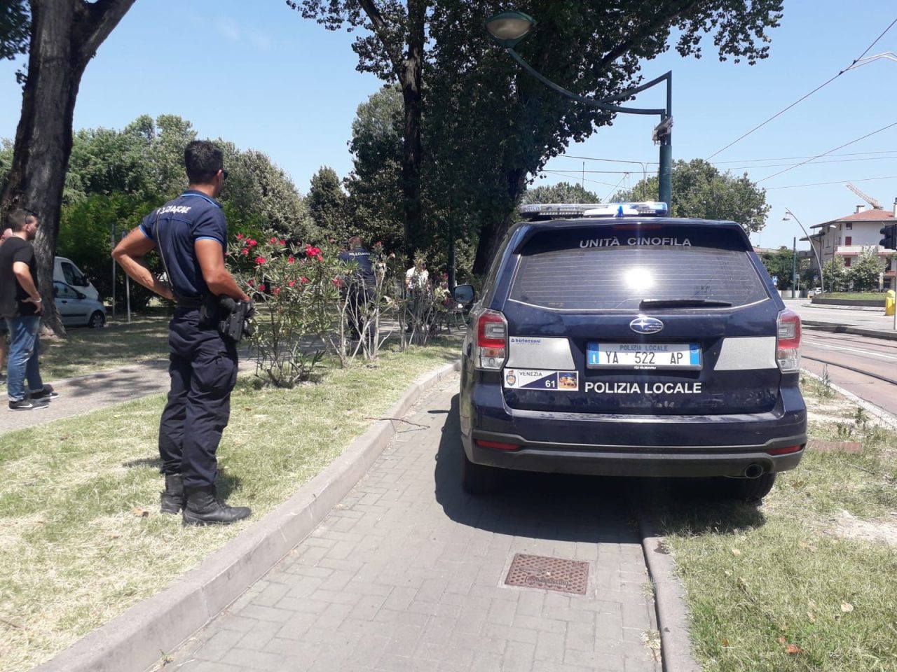 Marghera: spacciatore colto in flagranza reagisce agli agenti, bloccato e denunciato