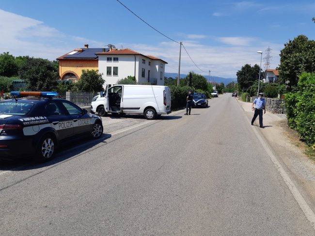 Tremendo scontro nel Vicentino tra moto e furgone guidato da un 45enne di Chioggia: centauro gravissimo
