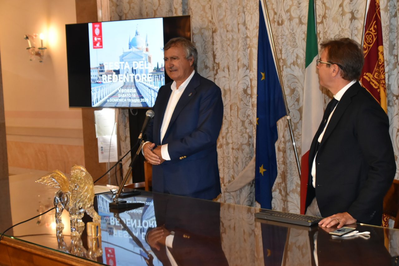 Annullati i fuochi del Redentore. Brugnaro: “un evento romantico nella logica della responsabilità e della sicurezza”