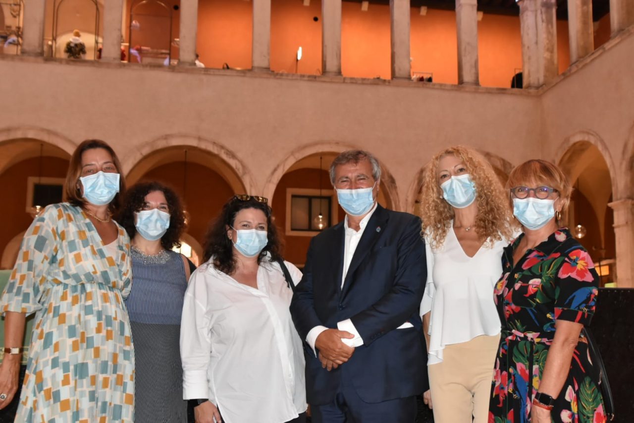 Riapre il Fondaco dei Tedeschi. Brugnaro: “Qui si respira la stessa nostra voglia di superare le difficoltà”