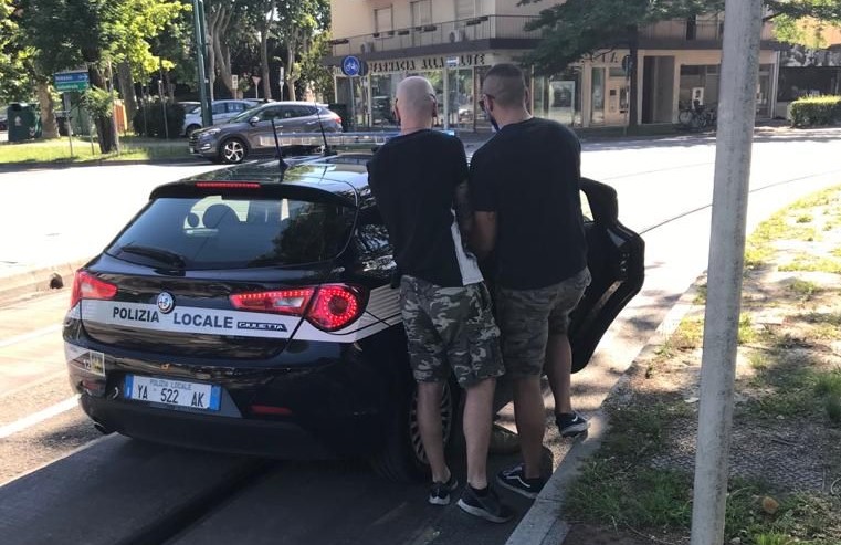 Marghera: pusher colto in flagrante finisce in manette. Sanzionato anche il cliente.