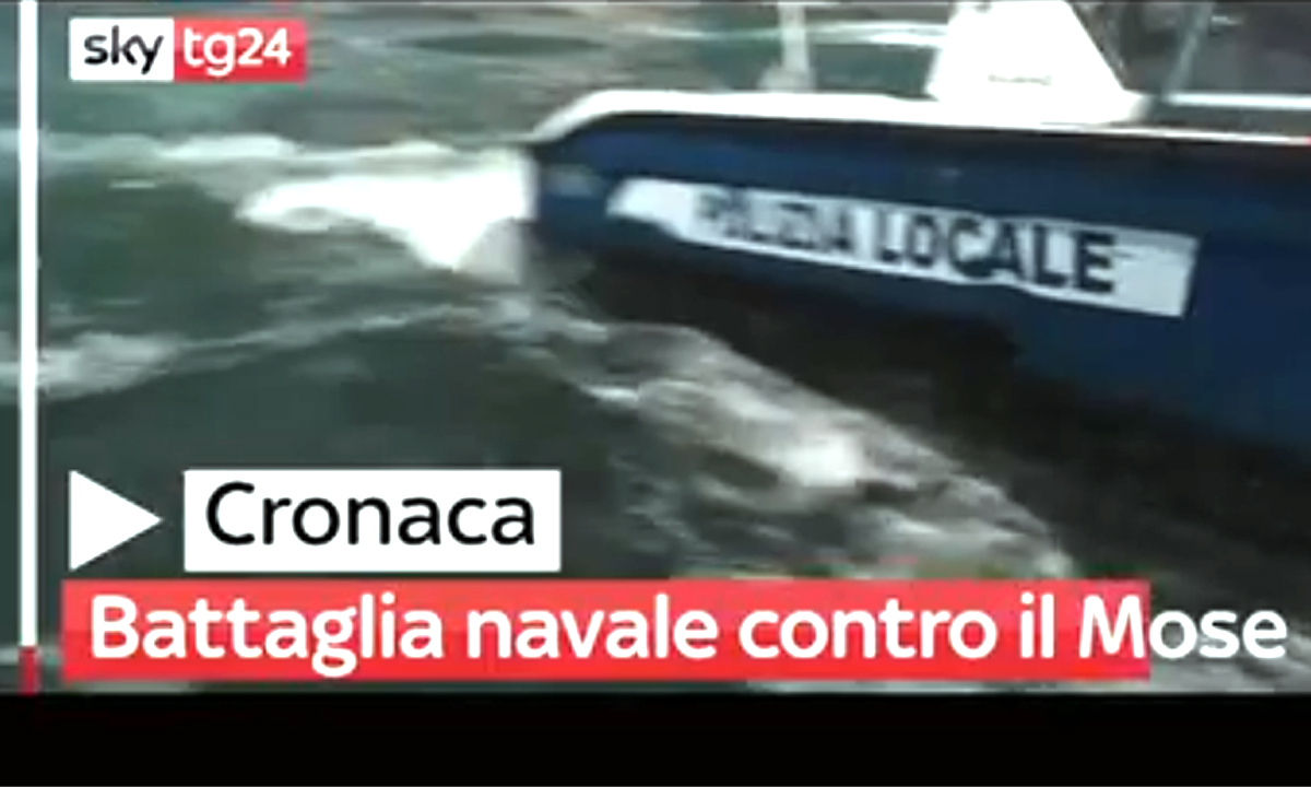 Il video della furibonda battaglia navale a Venezia mentre Conte collauda il Mose