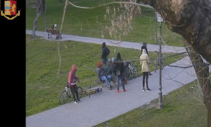 Vo' spacciando in bicicletta accanto a te, pedalando senza fretta al venerdì
