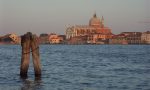 Venezia, Guardia di Finanza: finanziere non in servizio salva uomo in mare