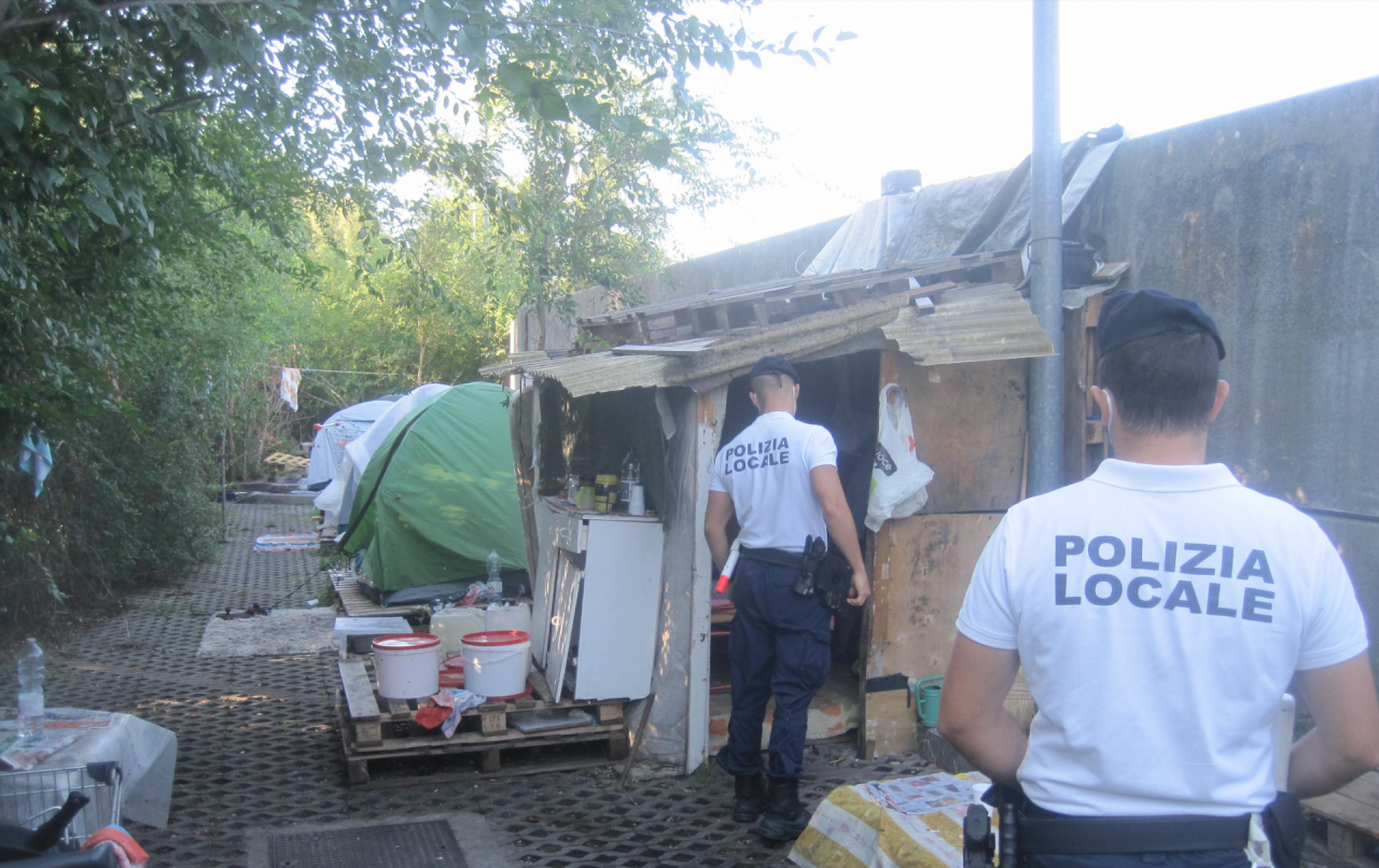 Accampamento abusivo sgomberato a Marghera - FOTO