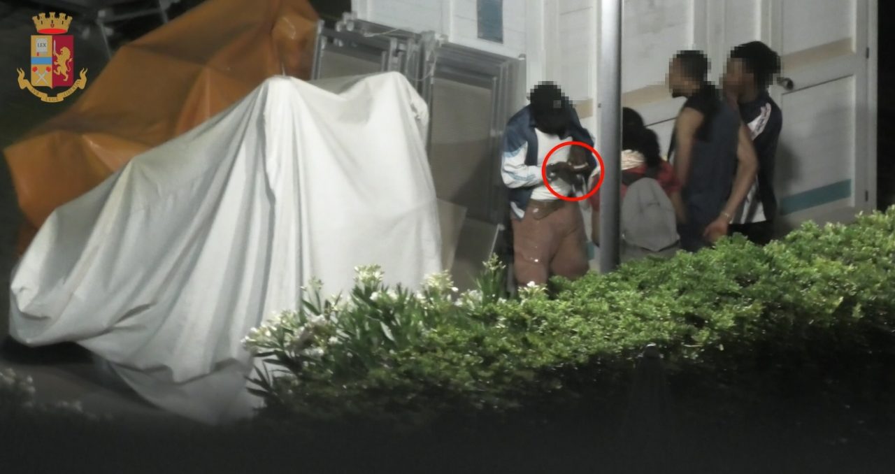 Spaccio di droga a Jesolo, arrestati 11 pusher provenienti da tutto il Nord Italia – VIDEO