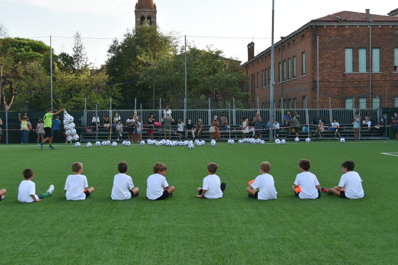 Campo di calcio di Sant’Alvise, conclusi i lavori di manutenzione – FOTO