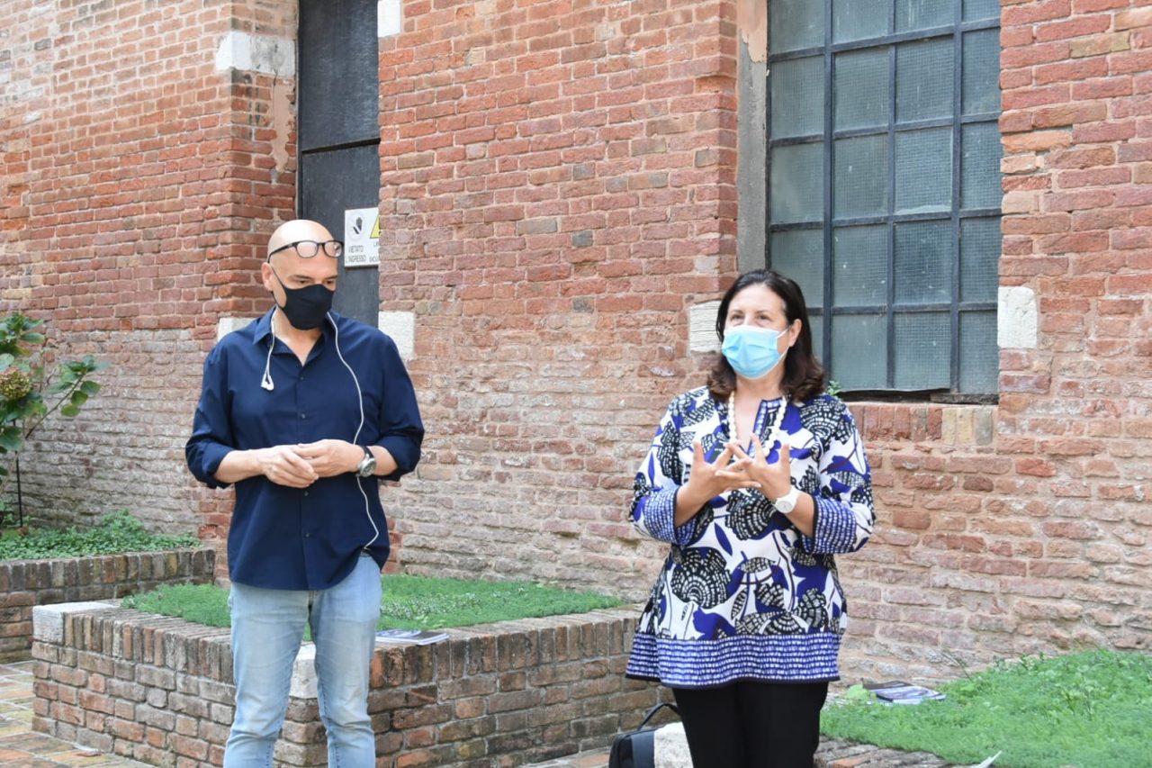 “Perlere e impiraresse”: la nuova toponomastica dell’area ex Conterie a Murano ricorderà Pino Signoretto e l’arte vetraria “in rosa”