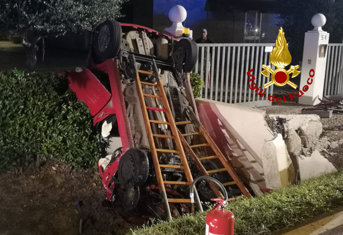 Tragedia Mirano, perde il controllo dell’auto e si schianta: morto un 23enne