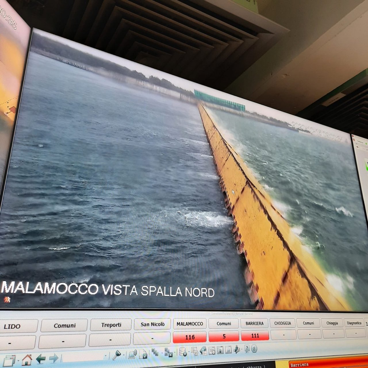 Il Mose concede il bis, Venezia resta all’asciutto. Danni invece a Chioggia per la Bora – VIDEO