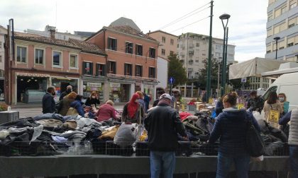 Mancato rispetto norme anti-Covid, Polizia locale chiude tre banchi del mercato di Mestre
