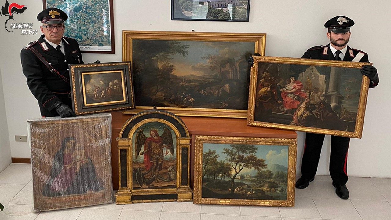 Si impossessa dei quadri di valore ricevuti da un intermediario: denunciato commerciante 68enne