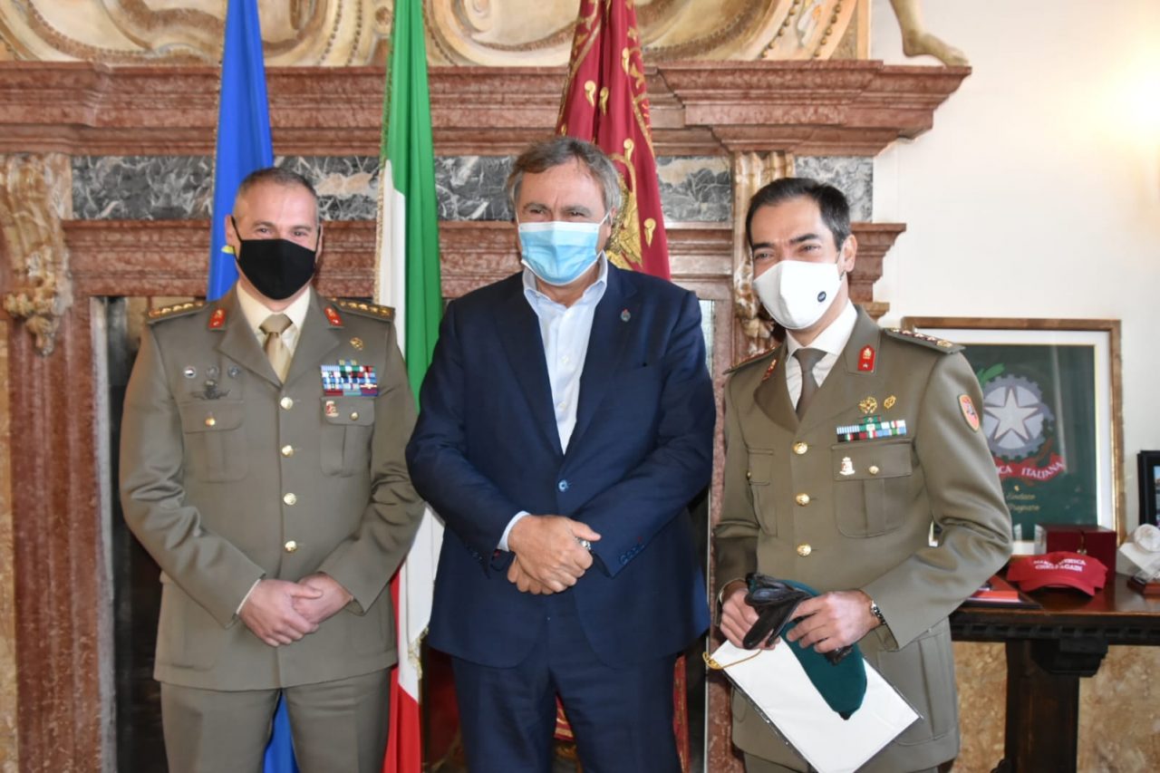 Reggimento Lagunari “Serenissima”, avvicendamento al comando: il sindaco Brugnaro saluta il comandante Cocco e dà il benvenuto al colonnello Guaschino