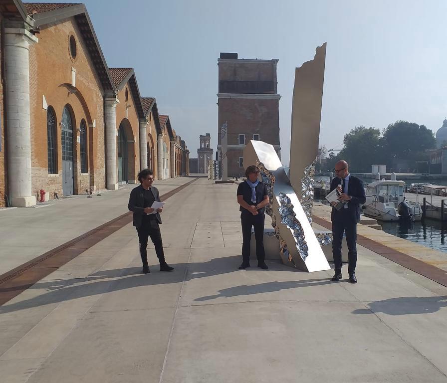 “Luce, la Rinascita di Venezia”: l’omaggio dell’artista albanese Helidon Xhixha alla città