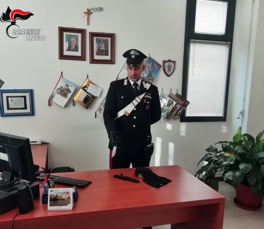 Manolesta ruba dall’auto di un 54enne di Musile di Piave ma viene inseguito dalla figlia e fermato
