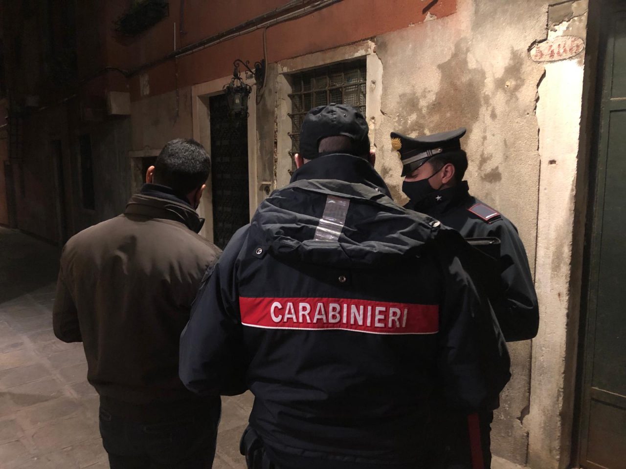 “Se non mi fate lavorare in questo albergo farete una brutta fine”: deunciato 30enne