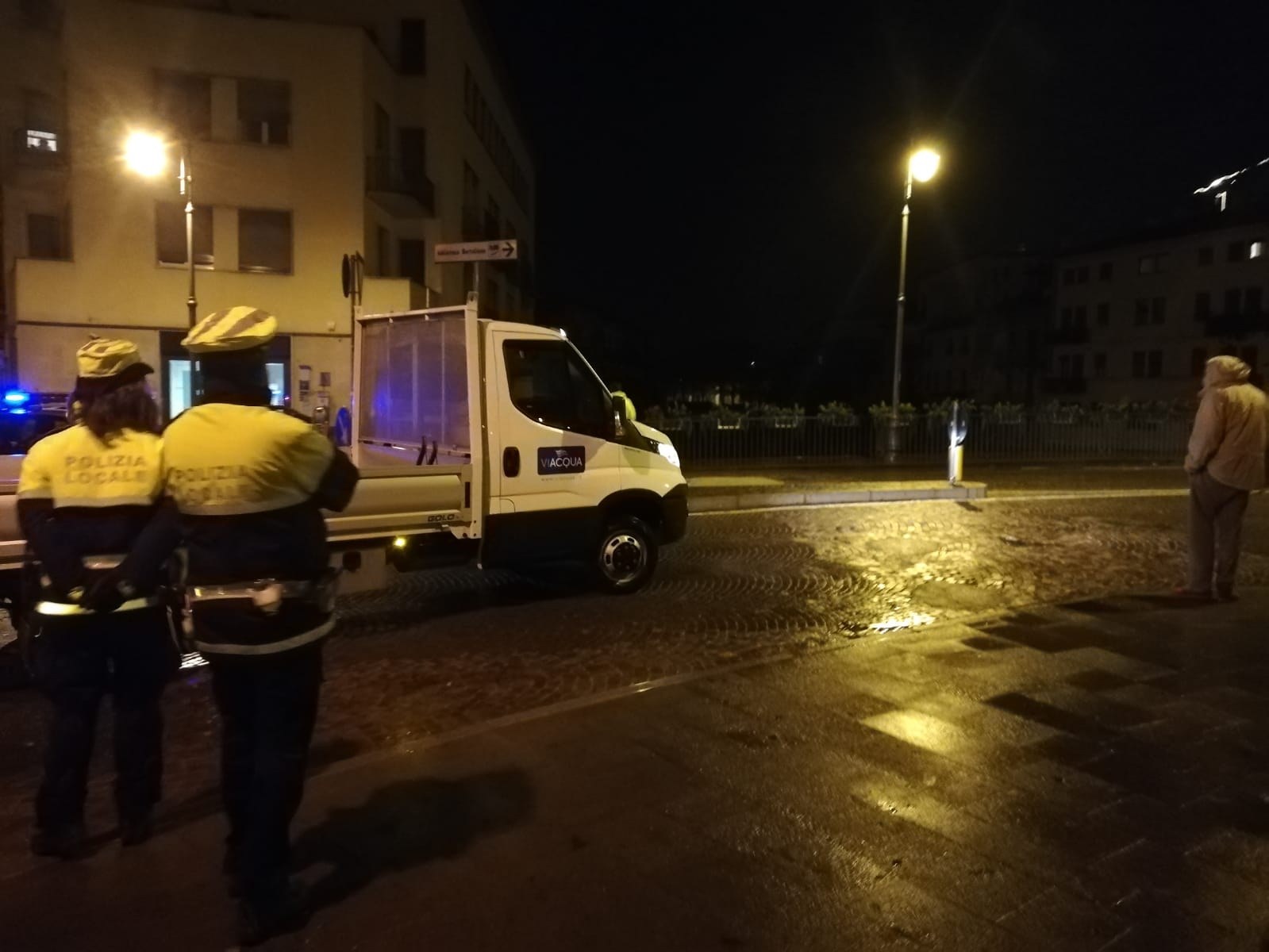 Maltempo a Venezia, Mose in azione contro l'acqua alta: chiuso tratto della Sp51 a Musile - VIDEO  e GALLERY