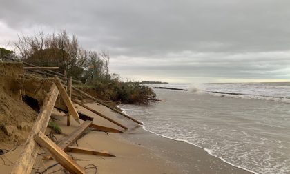 Spiagge erose dalla mareggiata, in cantiere i primi interventi di protezione