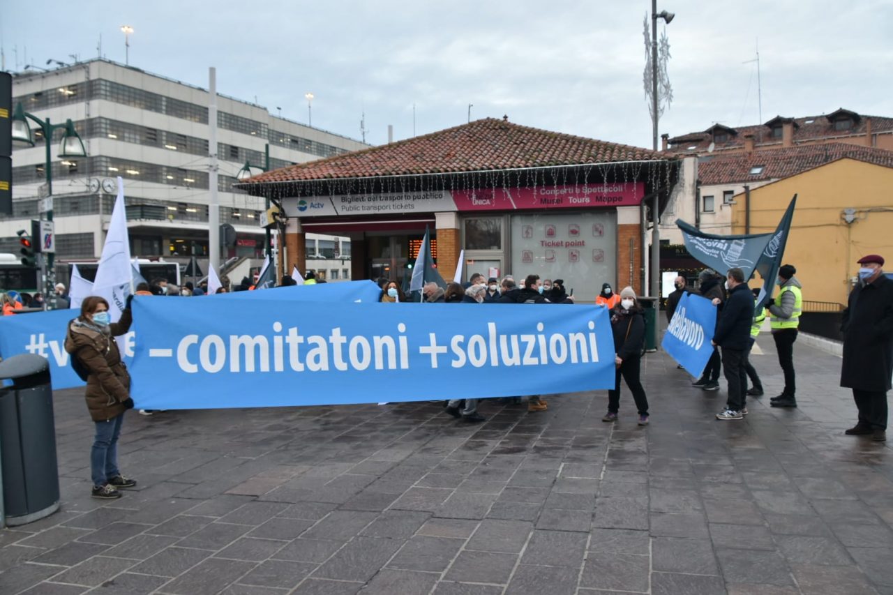 Porto e settore della crocieristica, manifestazione degli operatori