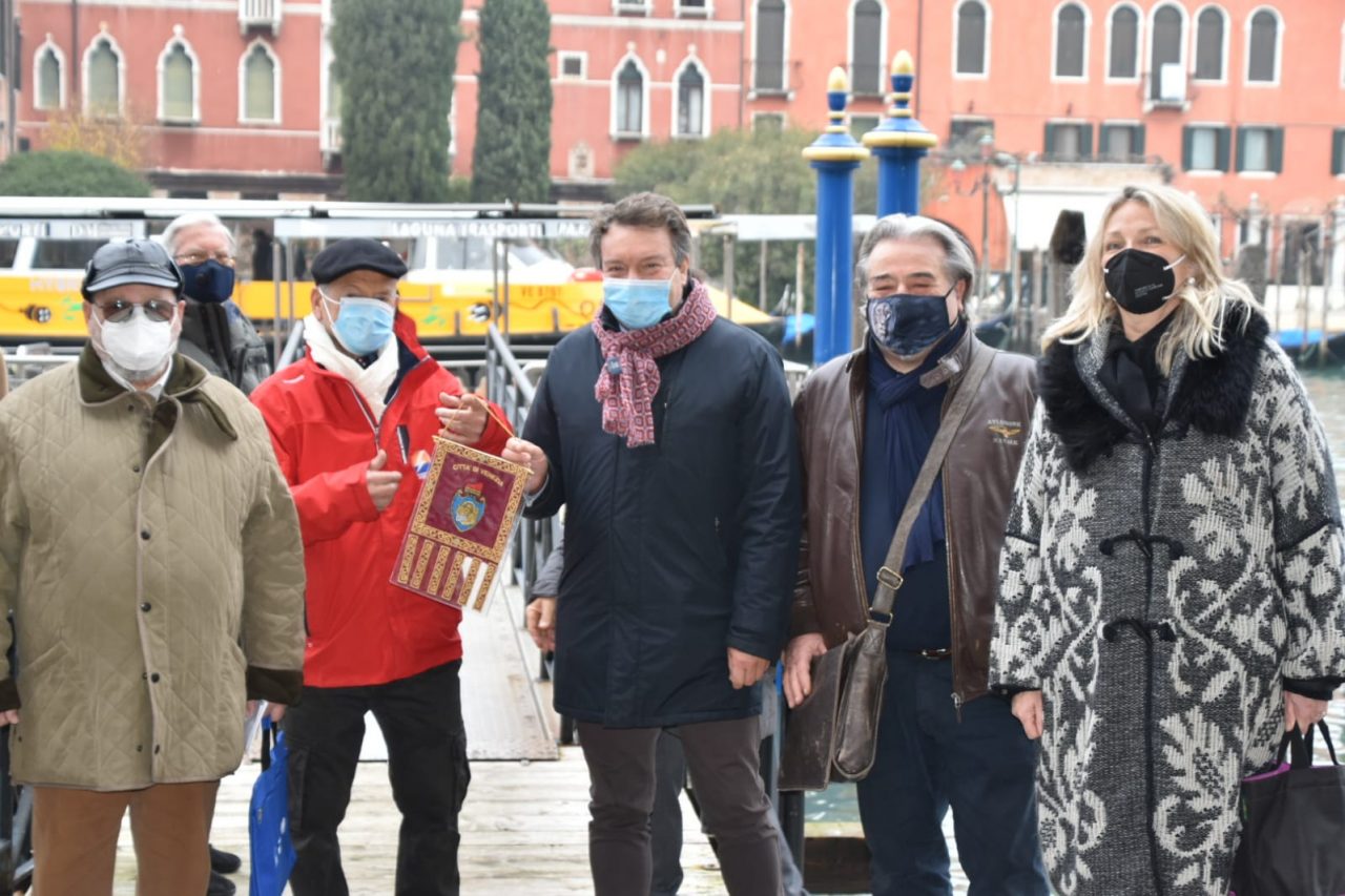 A Piero Tosi un riconoscimento per il suo impegno nella mobilità acquea sostenibile