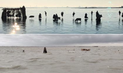 Scirocco e vento distruggono il presepe sull'acqua di Burano