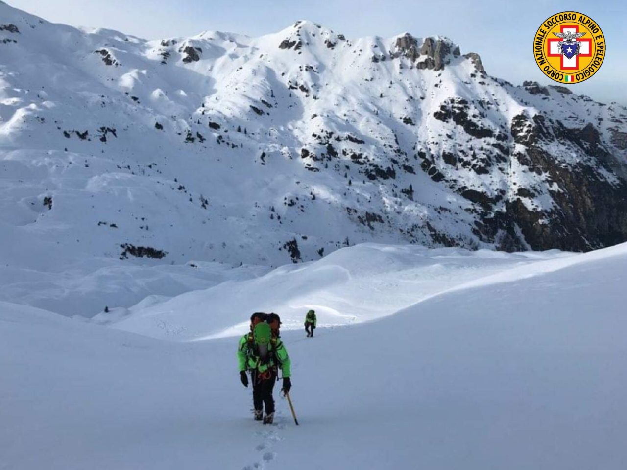 Scivola sulla neve e quasi finisce nel vuoto, 35enne veneziano vivo per miracolo