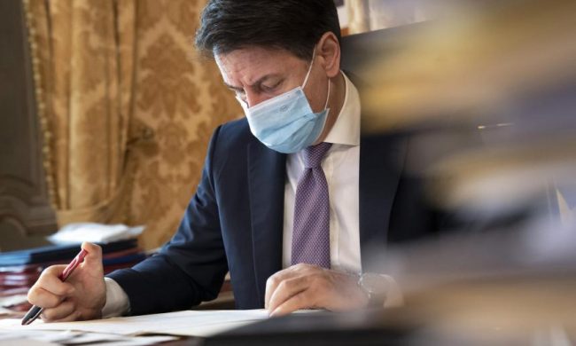 Decreto ponte, weekend arancione: ecco il calendario dei divieti fino al 15 gennaio